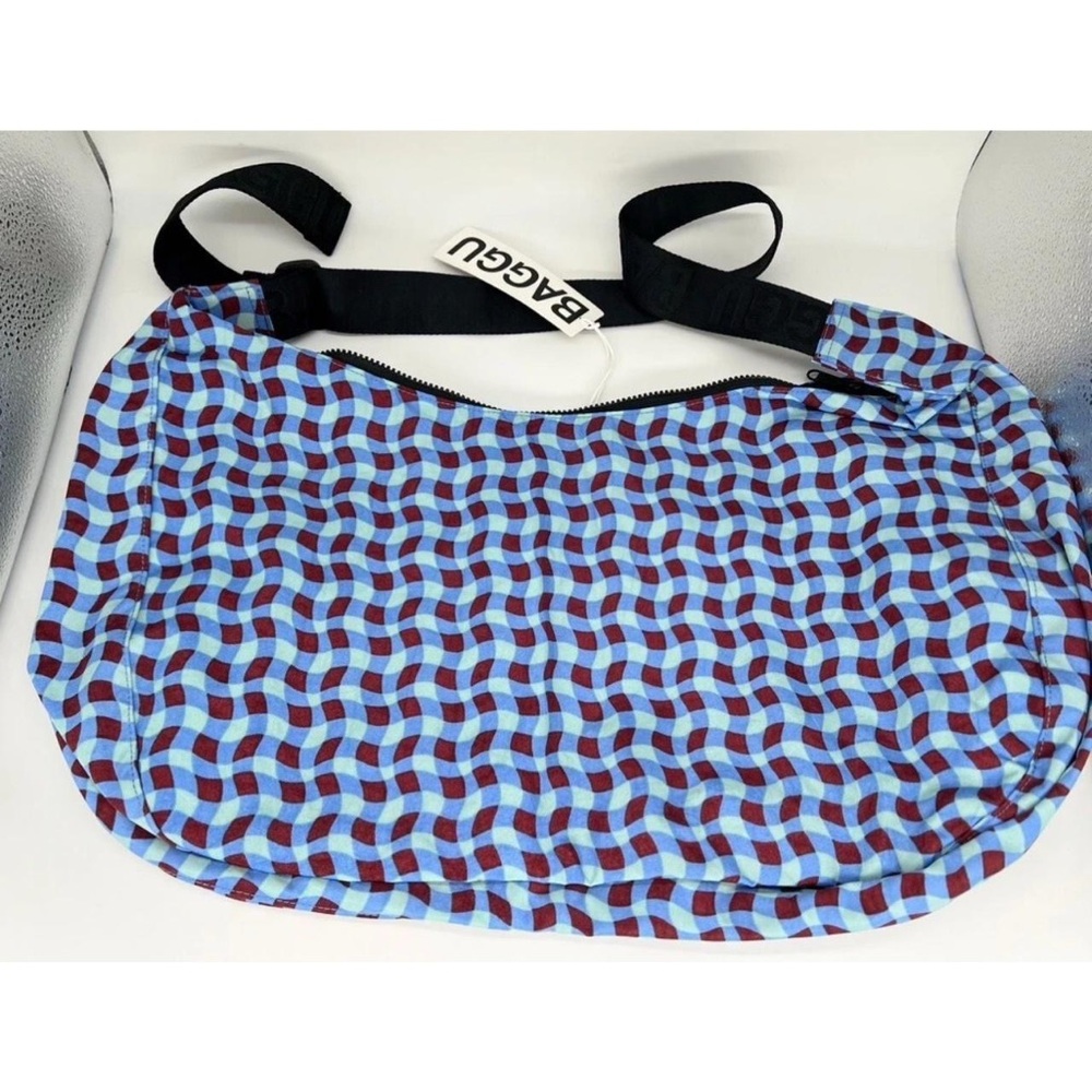 Baggu  Blue and Brown Wavy gingham  Patterned large crescent - Picture 4 of 6